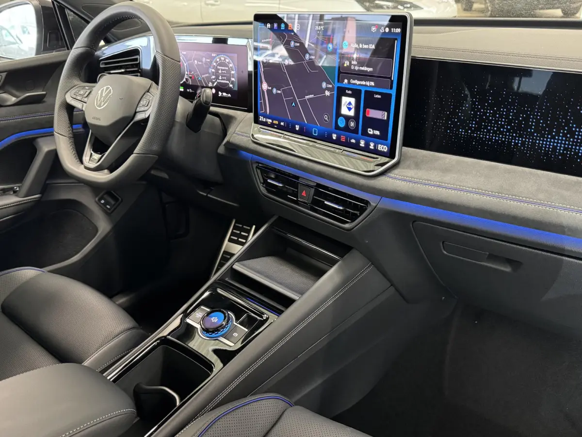 1.5 eHybrid R-Line 272 pk DUURSTE UITVOERING VOL! | Nieuw! | Navi | ACC | Pano | Camera | Interieur Style Pakket | Elektrische Trekhaak | ( Vestiging - Vianen )
