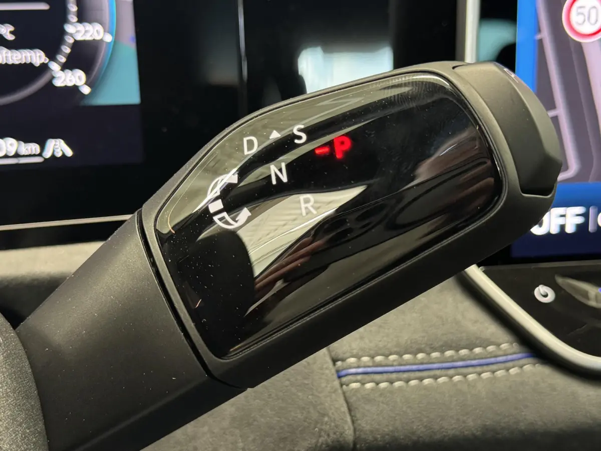 1.5 eHybrid R-Line 272 pk DUURSTE UITVOERING VOL! | Nieuw! | Navi | ACC | Pano | Camera | Interieur Style Pakket | Elektrische Trekhaak | ( Vestiging - Vianen )