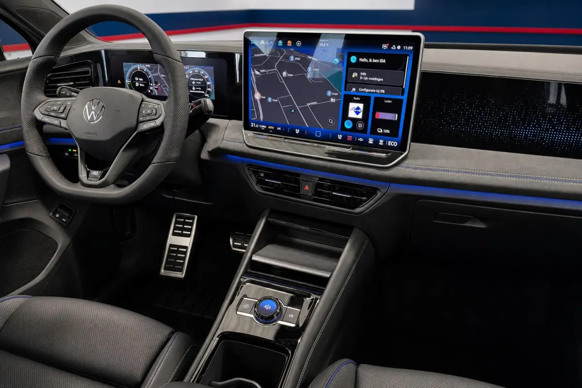 1.5 eHybrid R-Line 272 pk DUURSTE UITVOERING VOL! | Nieuw! | Navi | ACC | Pano | Camera | Interieur Style Pakket | Elektrische Trekhaak | ( Vestiging - Vianen )