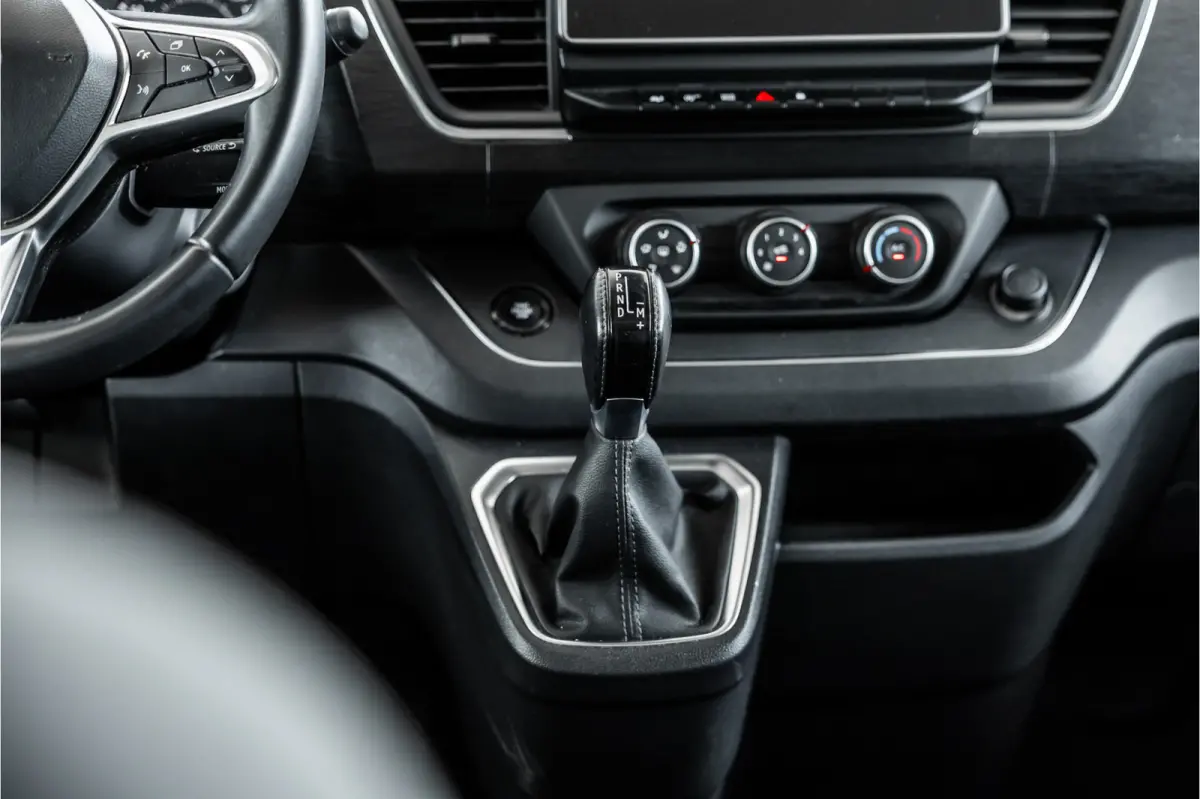 2.0 dCi 150 PK DC | Dubbel cabine | 6-Zitter | L+R Schuifdeur | Camera | Trekhaak | CarPlay | Navigatie | Nieuwe APK