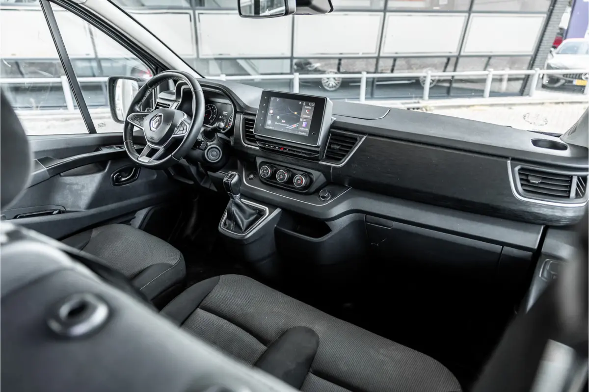 2.0 dCi 150 PK DC | Dubbel cabine | 6-Zitter | L+R Schuifdeur | Camera | Trekhaak | CarPlay | Navigatie | Nieuwe APK