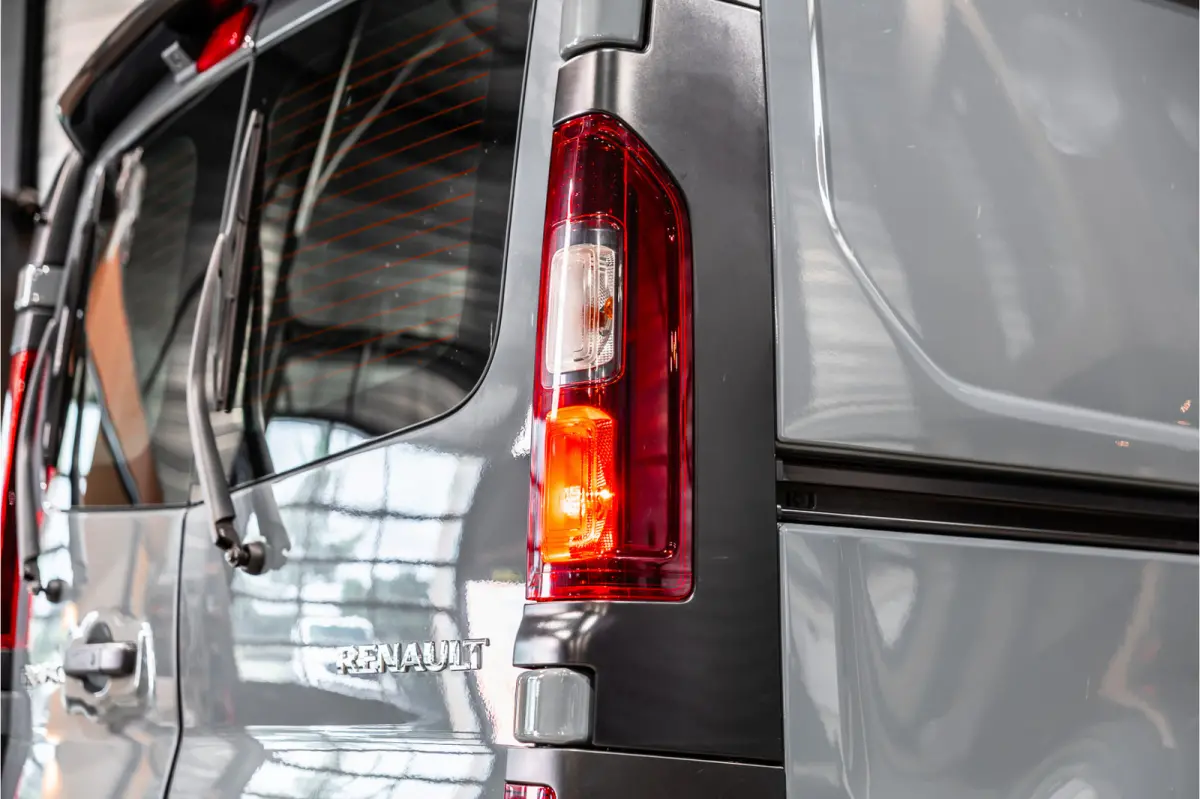 2.0 dCi 150 PK DC | Dubbel cabine | 6-Zitter | L+R Schuifdeur | Camera | Trekhaak | CarPlay | Navigatie | Nieuwe APK