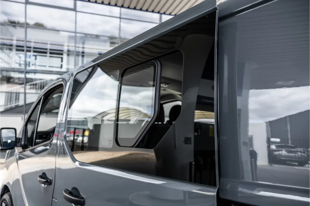 2.0 dCi 150 PK DC | Dubbel cabine | 6-Zitter | L+R Schuifdeur | Camera | Trekhaak | CarPlay | Navigatie | Nieuwe APK