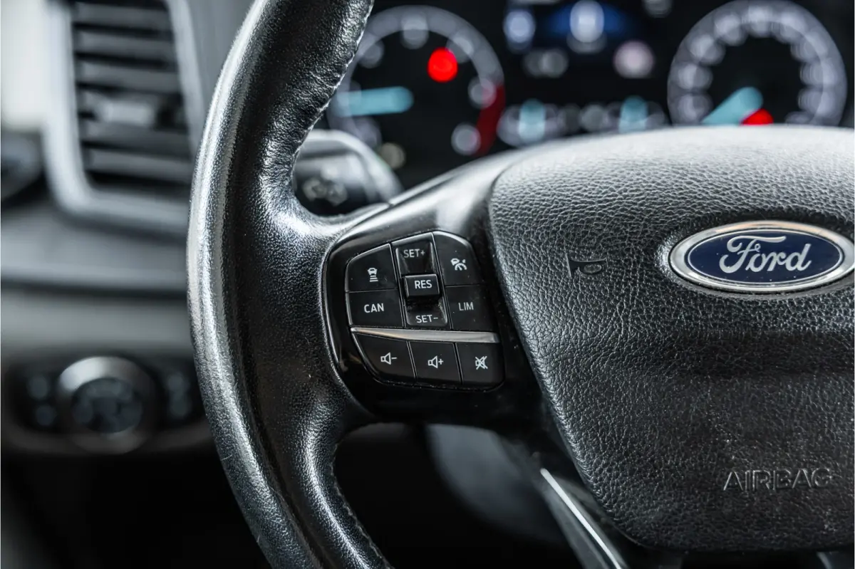 340 2.0 TDCI 170 PK L2H1 | ACC | CarPlay | Camera | Navigatie | Stoelverwarming | DAB | PDC V+A | Nieuwe APK