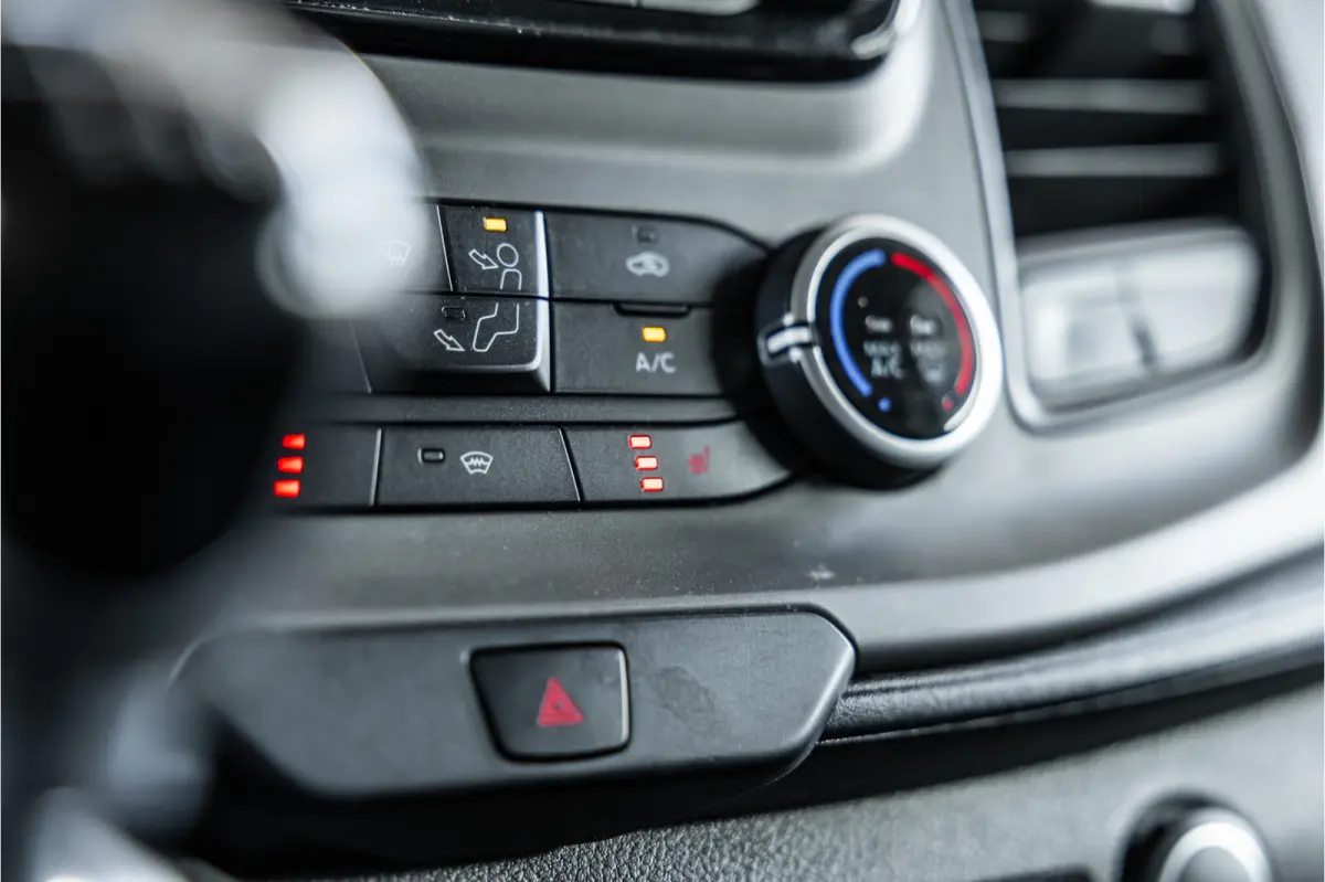 340 2.0 TDCI 170 PK L2H1 | ACC | CarPlay | Camera | Navigatie | Stoelverwarming | DAB | PDC V+A | Nieuwe APK