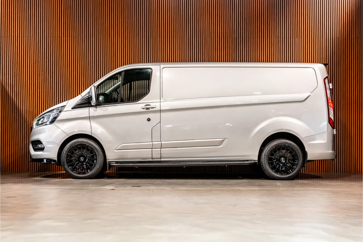 340 2.0 TDCI 170 PK L2H1 | ACC | CarPlay | Camera | Navigatie | Stoelverwarming | DAB | PDC V+A | Nieuwe APK