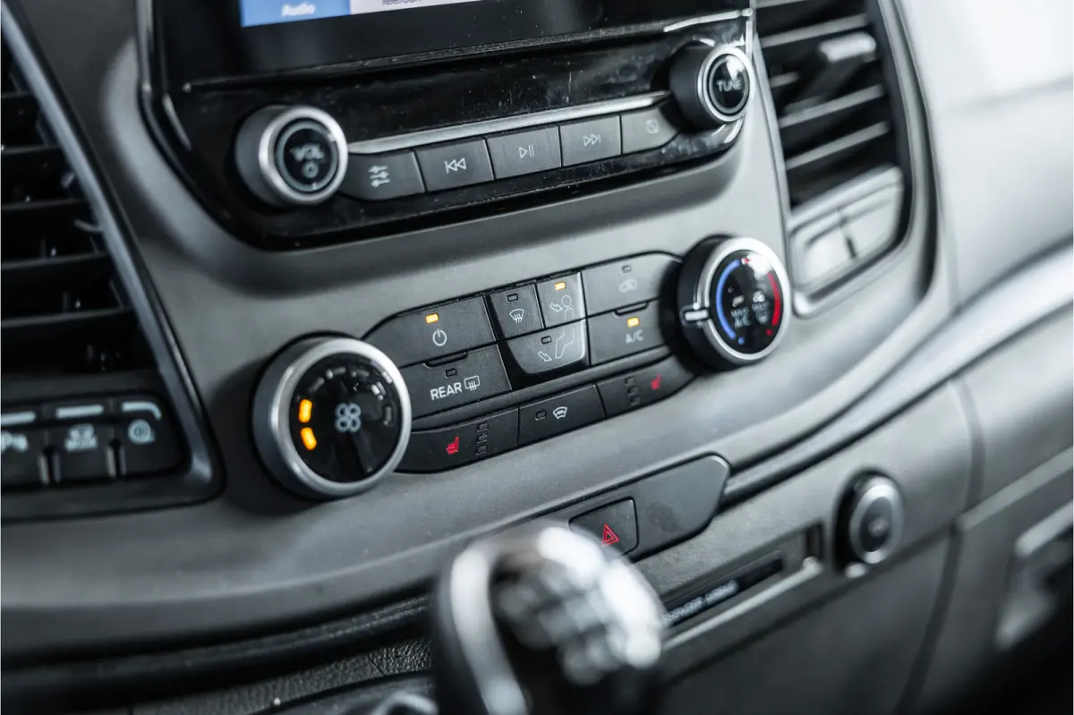 340 2.0 TDCI 170 PK L2H1 | ACC | CarPlay | Camera | Navigatie | Stoelverwarming | DAB | PDC V+A | Nieuwe APK