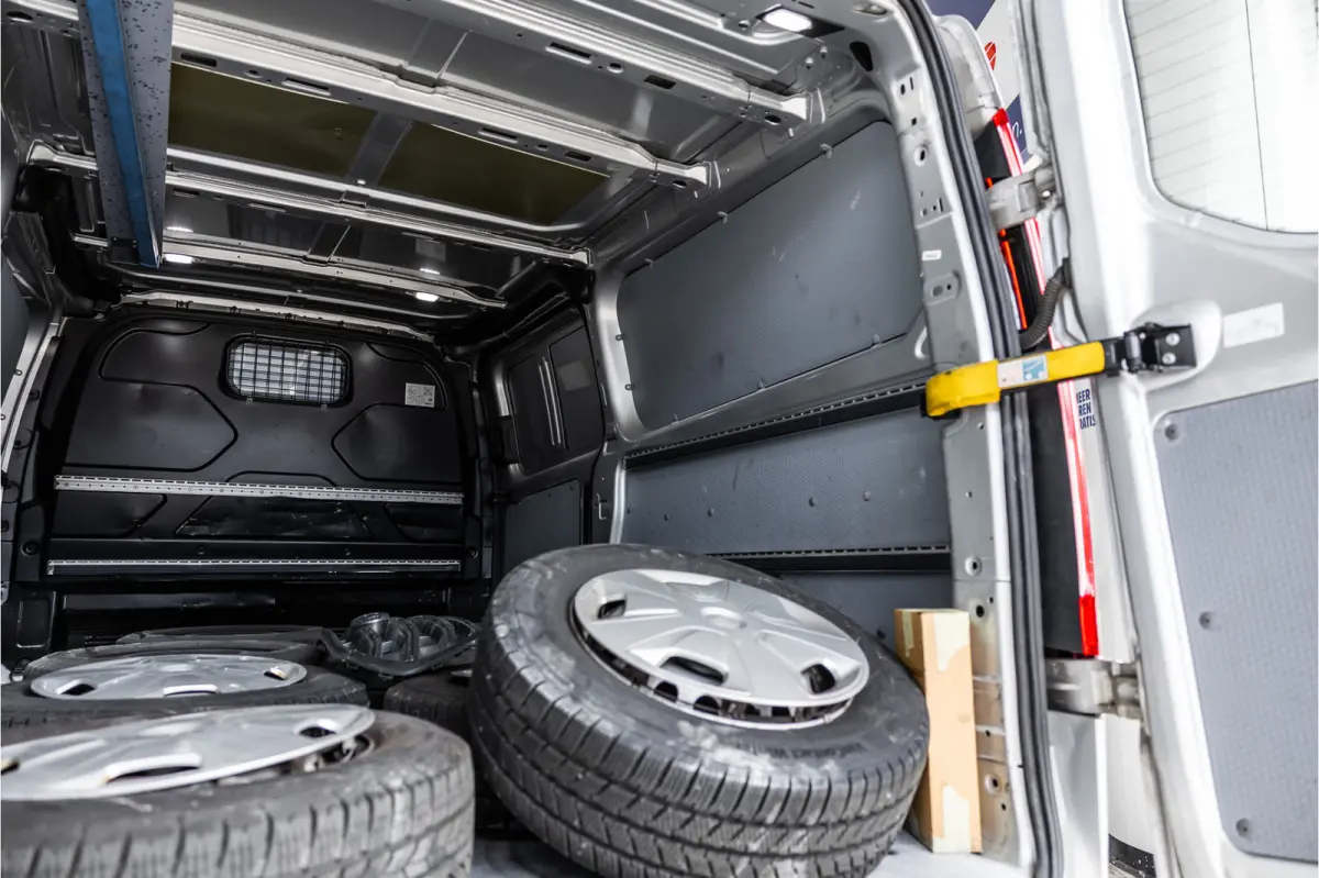 340 2.0 TDCI 170 PK L2H1 | ACC | CarPlay | Camera | Navigatie | Stoelverwarming | DAB | PDC V+A | Nieuwe APK