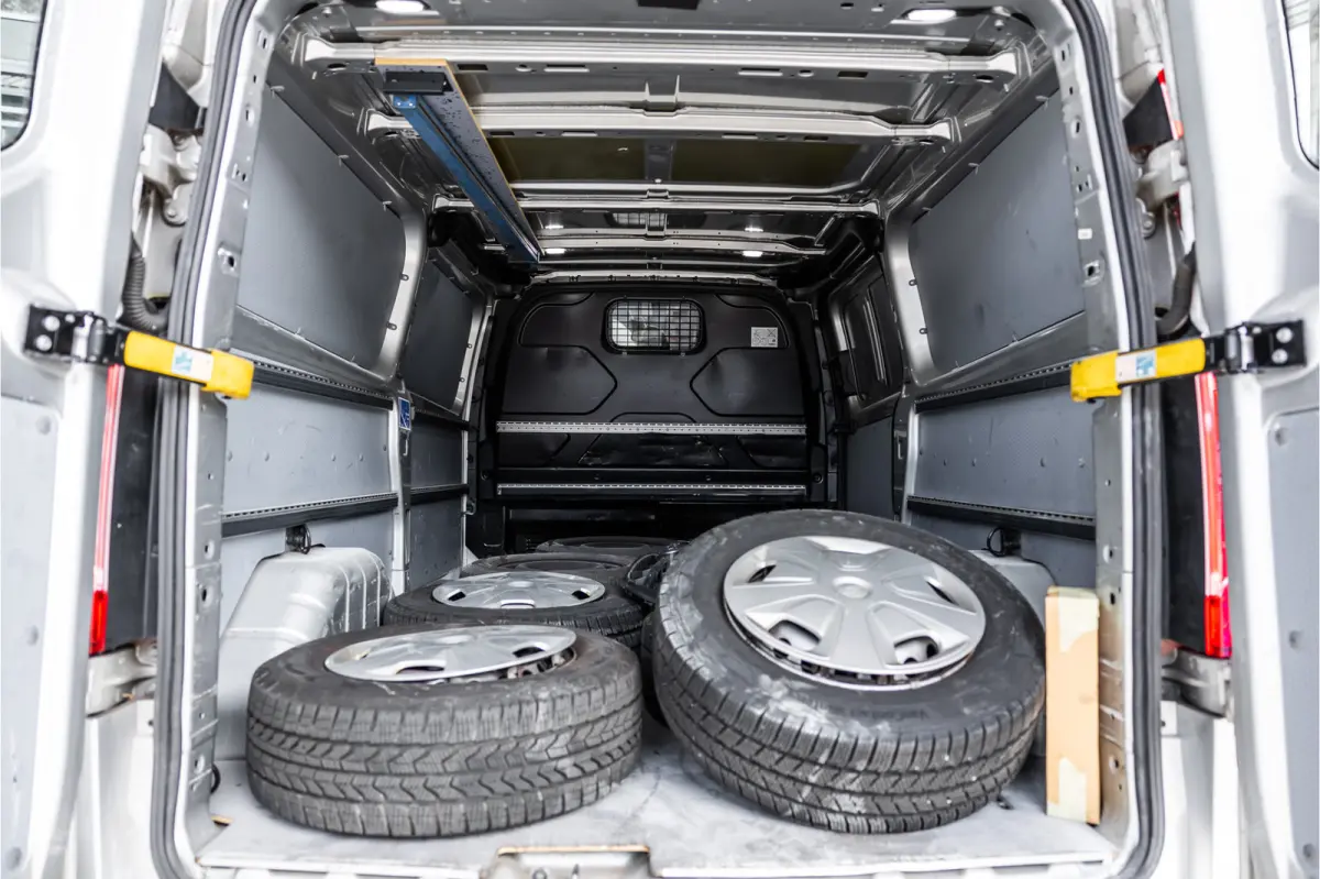340 2.0 TDCI 170 PK L2H1 | ACC | CarPlay | Camera | Navigatie | Stoelverwarming | DAB | PDC V+A | Nieuwe APK