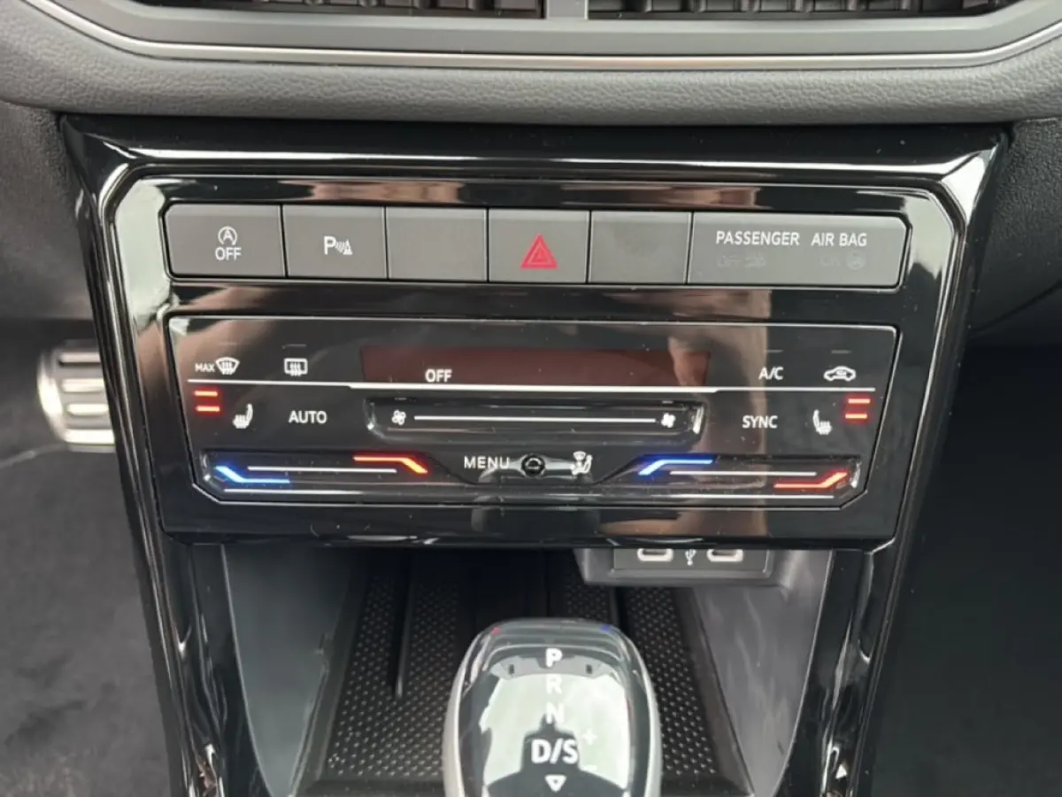 1.5 TSI DSG R-LINE AFN.TREKHAAK/CAMERA/IQ-LIGHTS/STOELVERW/CARPLAY