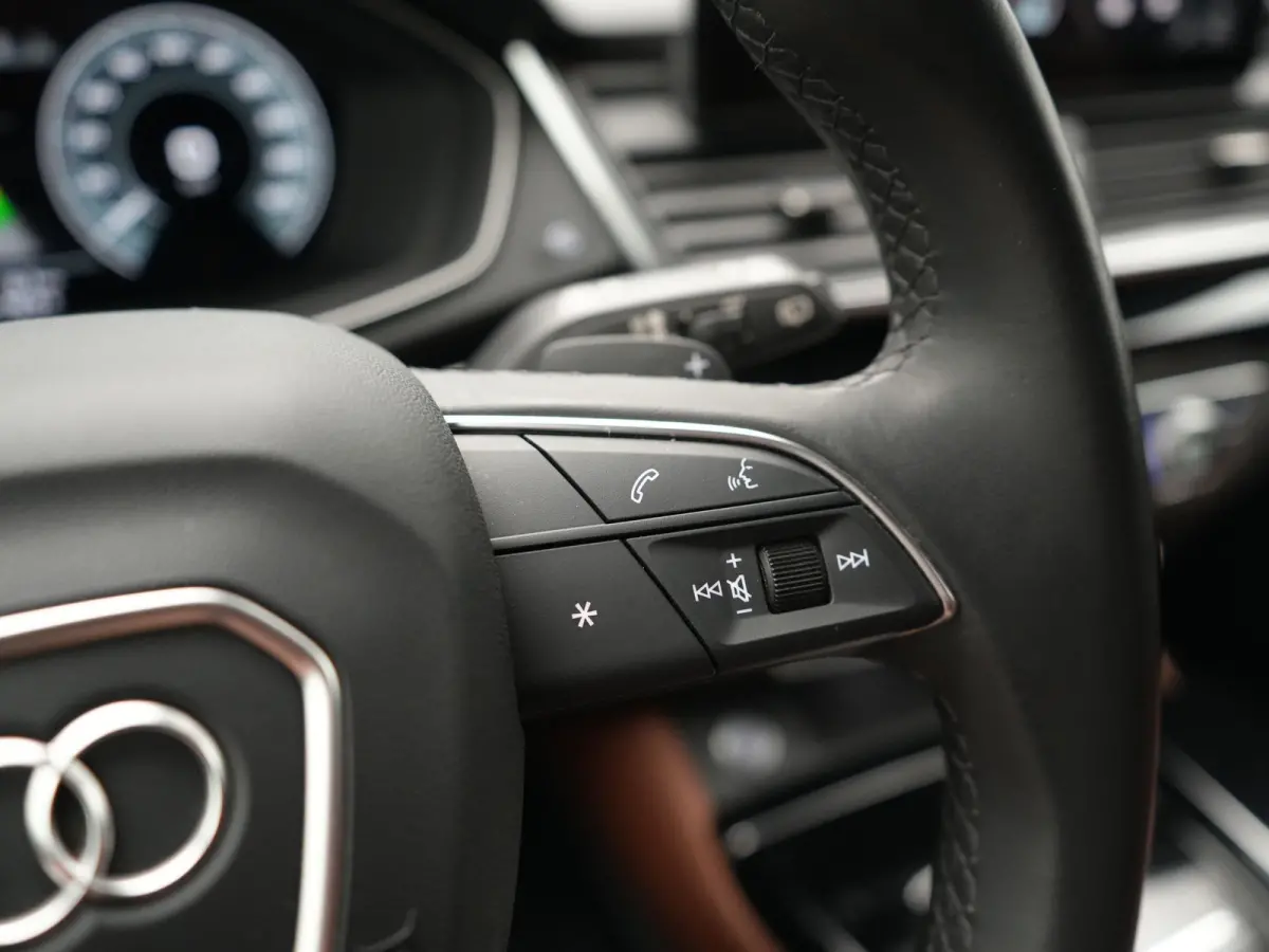 50 TFSI e Advanced edition PHEV 300pk Dealer O.H | Trekhaak Af Fabriek | Head Up | Apple Carplay | Lederen Sportstoelen Verwarmd | Cruise Control | Virtual | Navigatie | DAB | 19"L.M | Plug 