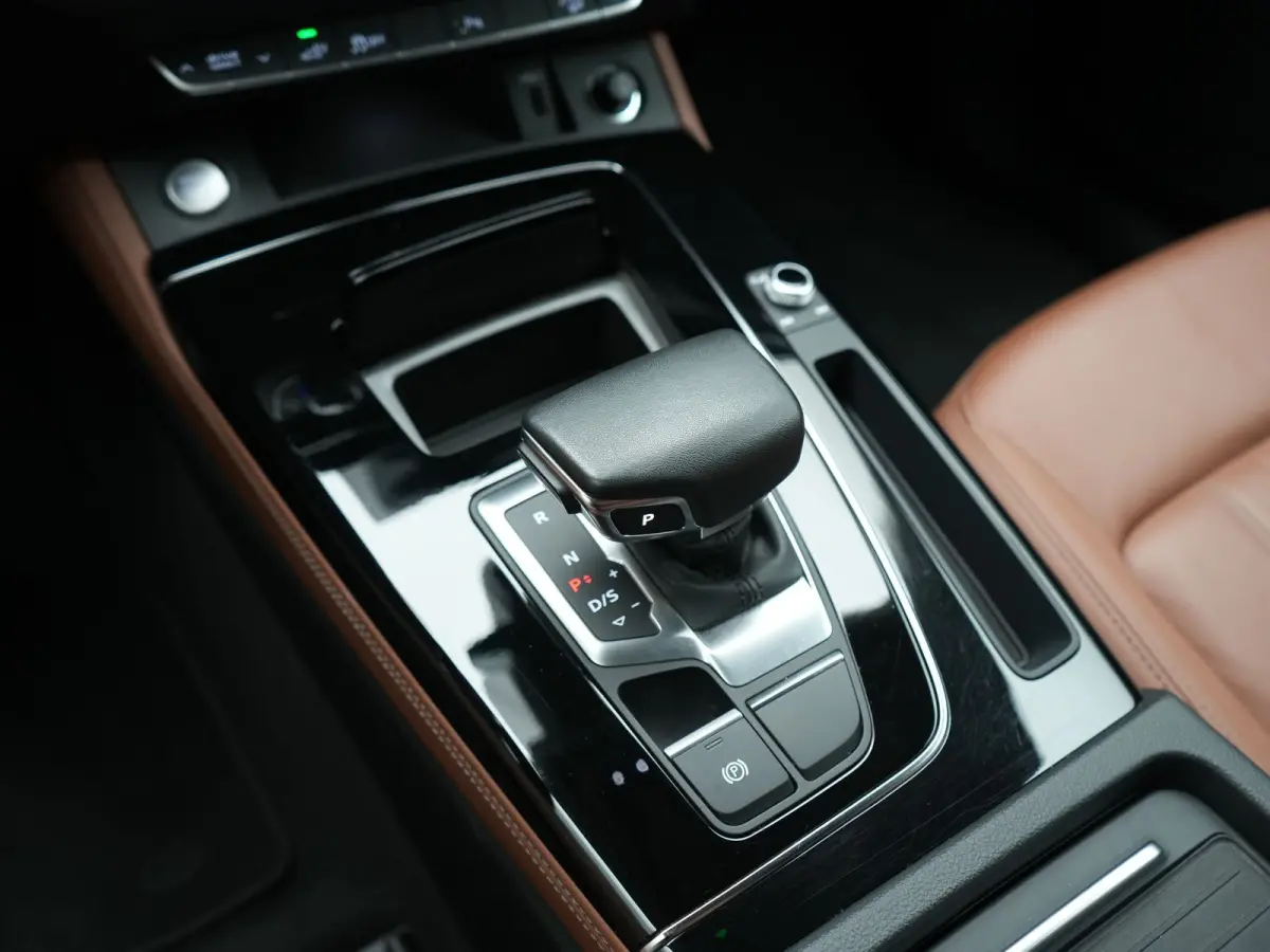 50 TFSI e Advanced edition PHEV 300pk Dealer O.H | Trekhaak Af Fabriek | Head Up | Apple Carplay | Lederen Sportstoelen Verwarmd | Cruise Control | Virtual | Navigatie | DAB | 19"L.M | Plug 