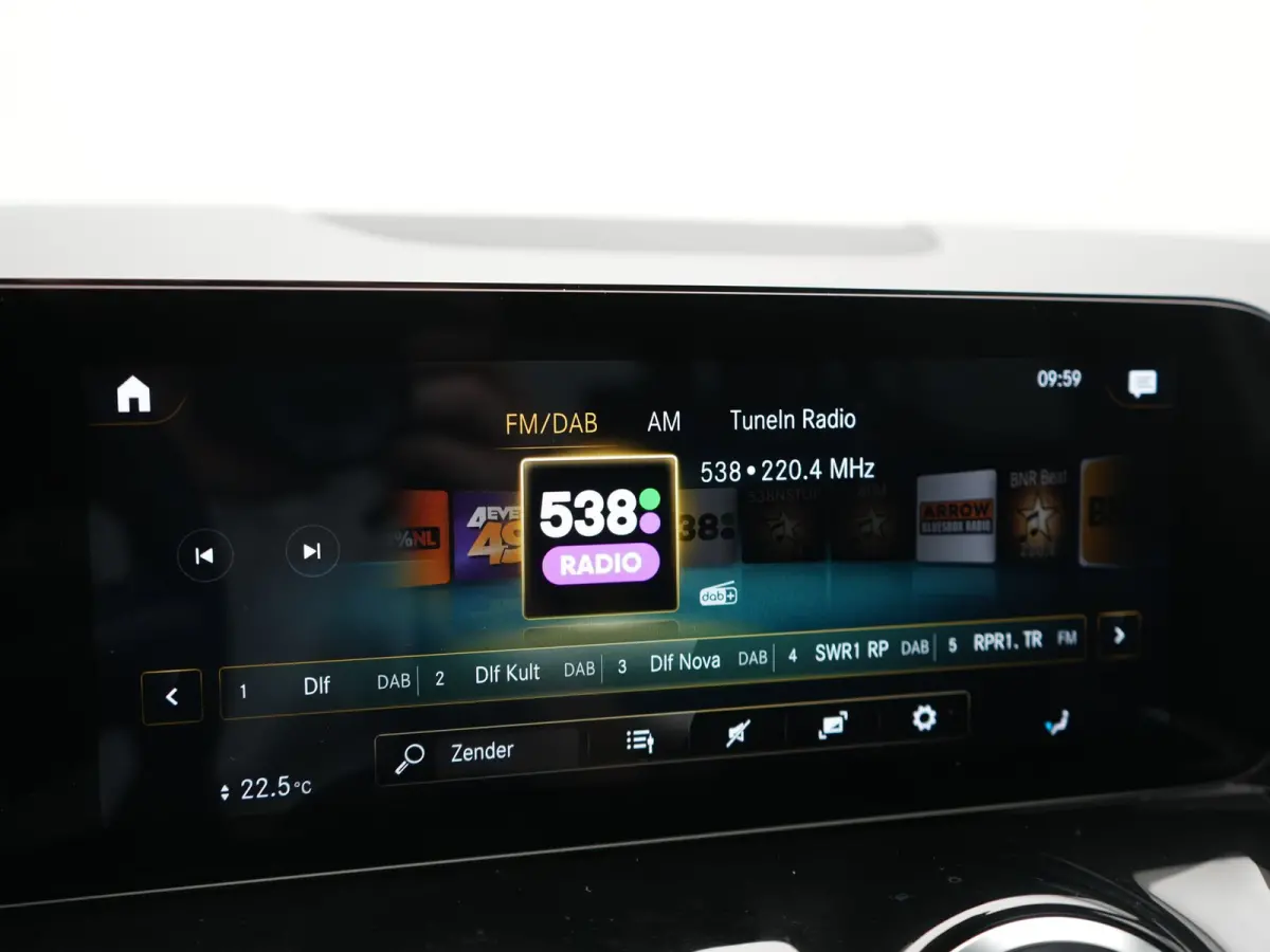 250 e Progressive PHEV 218pk Dealer O.H | Adaptive Cruise | Camera | Lederen Sportstoelen Verwarmd | BLIS | Apple Carplay | Pilot Assist | Widescreen Navi | Virtual | DAB | 18"L.M | Plug In 
