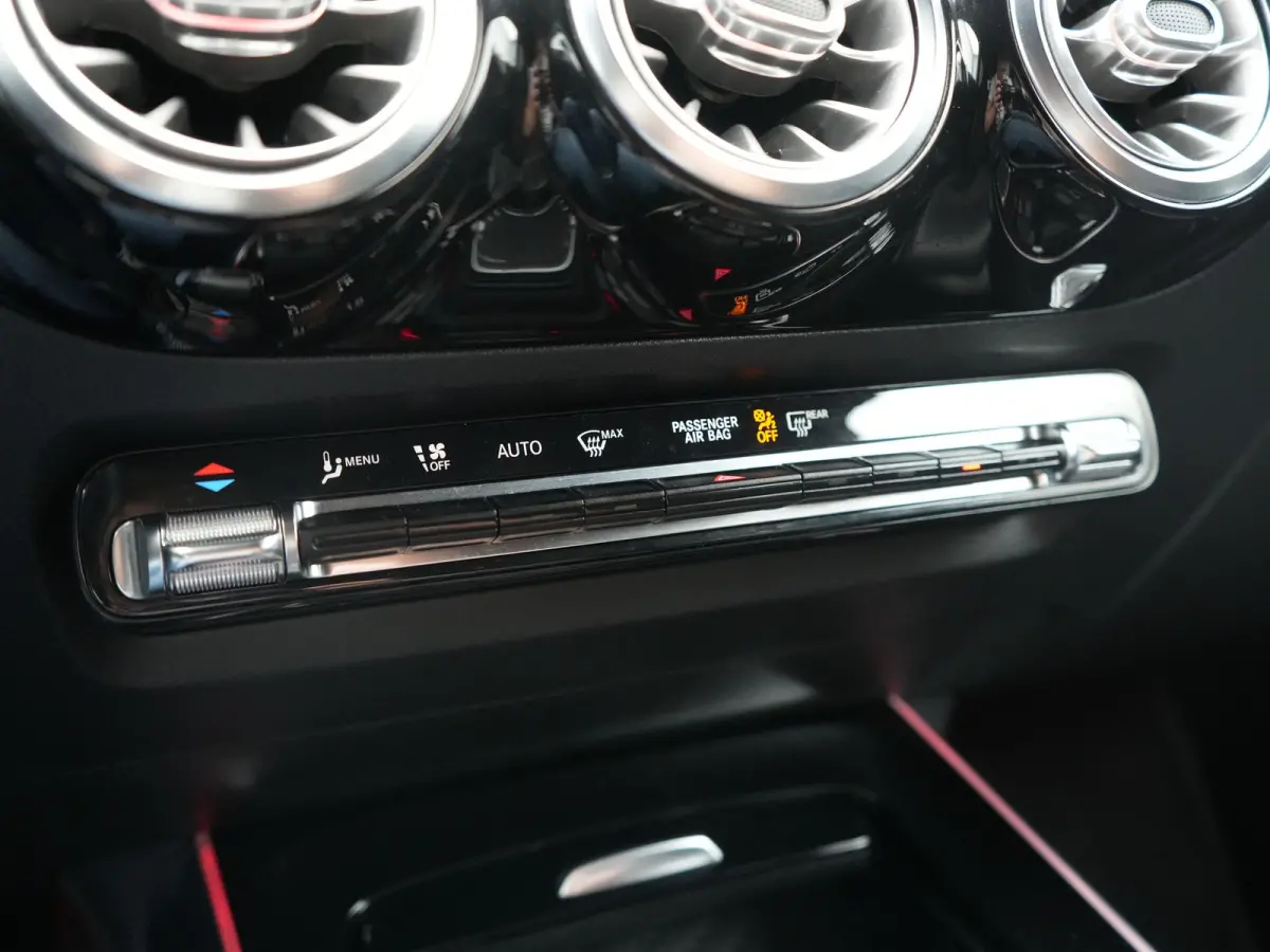 250 e Progressive PHEV 218pk Dealer O.H | Adaptive Cruise | Camera | Lederen Sportstoelen Verwarmd | BLIS | Apple Carplay | Pilot Assist | Widescreen Navi | Virtual | DAB | 18"L.M | Plug In 