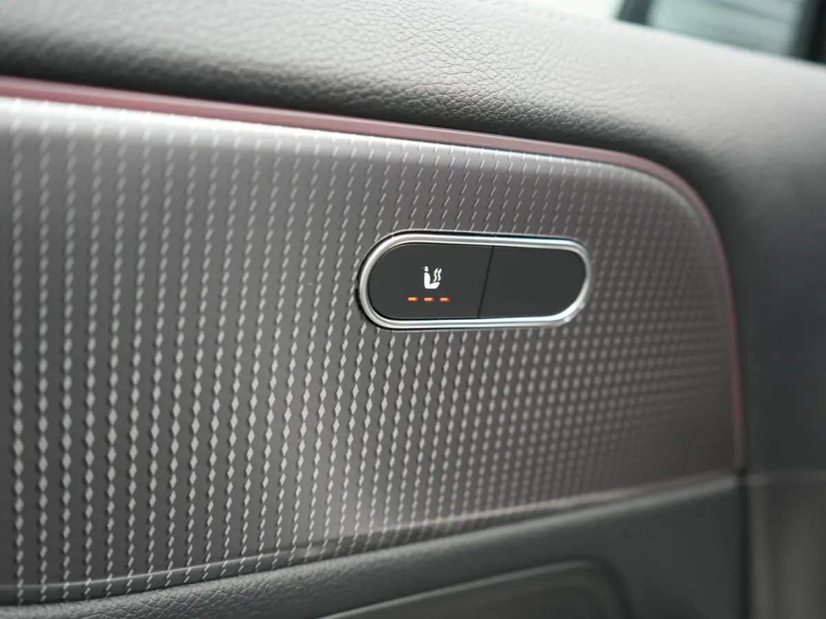 250 e Progressive PHEV 218pk Dealer O.H | Adaptive Cruise | Camera | Lederen Sportstoelen Verwarmd | BLIS | Apple Carplay | Pilot Assist | Widescreen Navi | Virtual | DAB | 18"L.M | Plug In 
