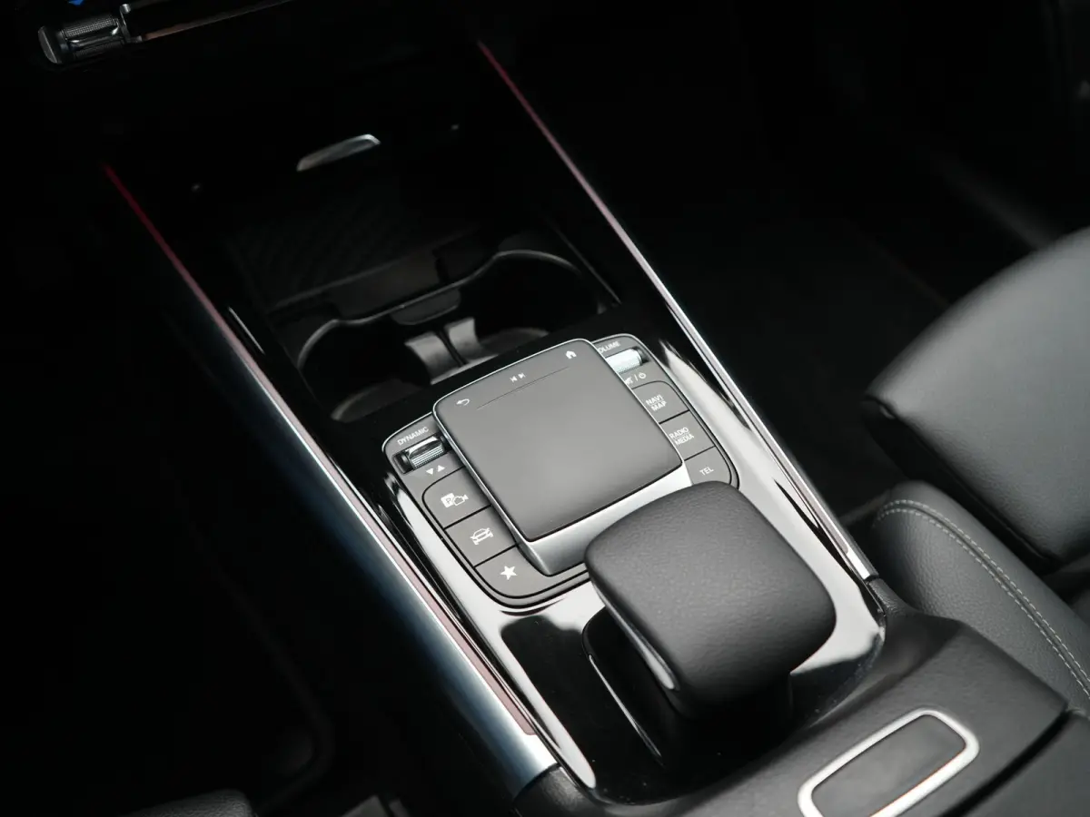 250 e Progressive PHEV 218pk Dealer O.H | Adaptive Cruise | Camera | Lederen Sportstoelen Verwarmd | BLIS | Apple Carplay | Pilot Assist | Widescreen Navi | Virtual | DAB | 18"L.M | Plug In 