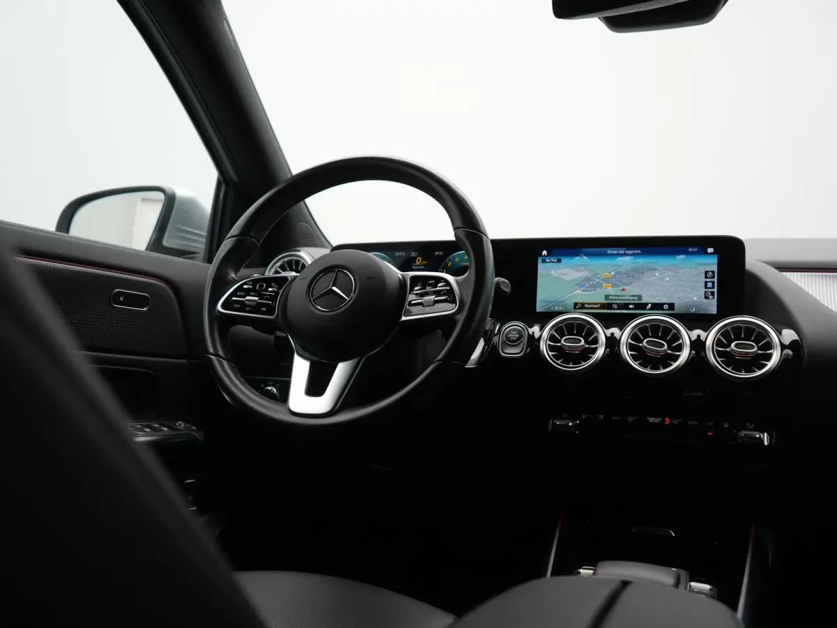 250 e Progressive PHEV 218pk Dealer O.H | Adaptive Cruise | Camera | Lederen Sportstoelen Verwarmd | BLIS | Apple Carplay | Pilot Assist | Widescreen Navi | Virtual | DAB | 18"L.M | Plug In 