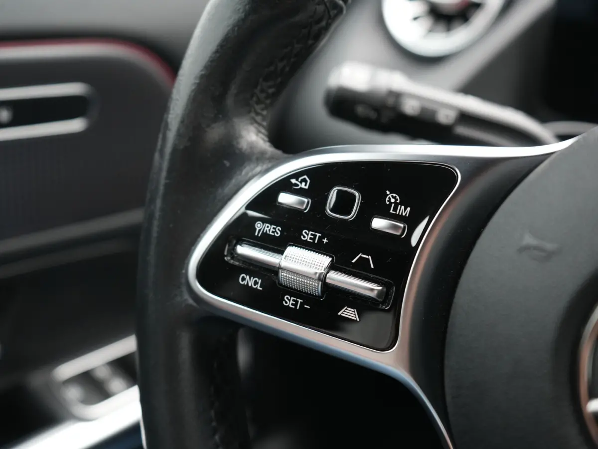 250 e Progressive PHEV 218pk Dealer O.H | Adaptive Cruise | Camera | Lederen Sportstoelen Verwarmd | BLIS | Apple Carplay | Pilot Assist | Widescreen Navi | Virtual | DAB | 18"L.M | Plug In 