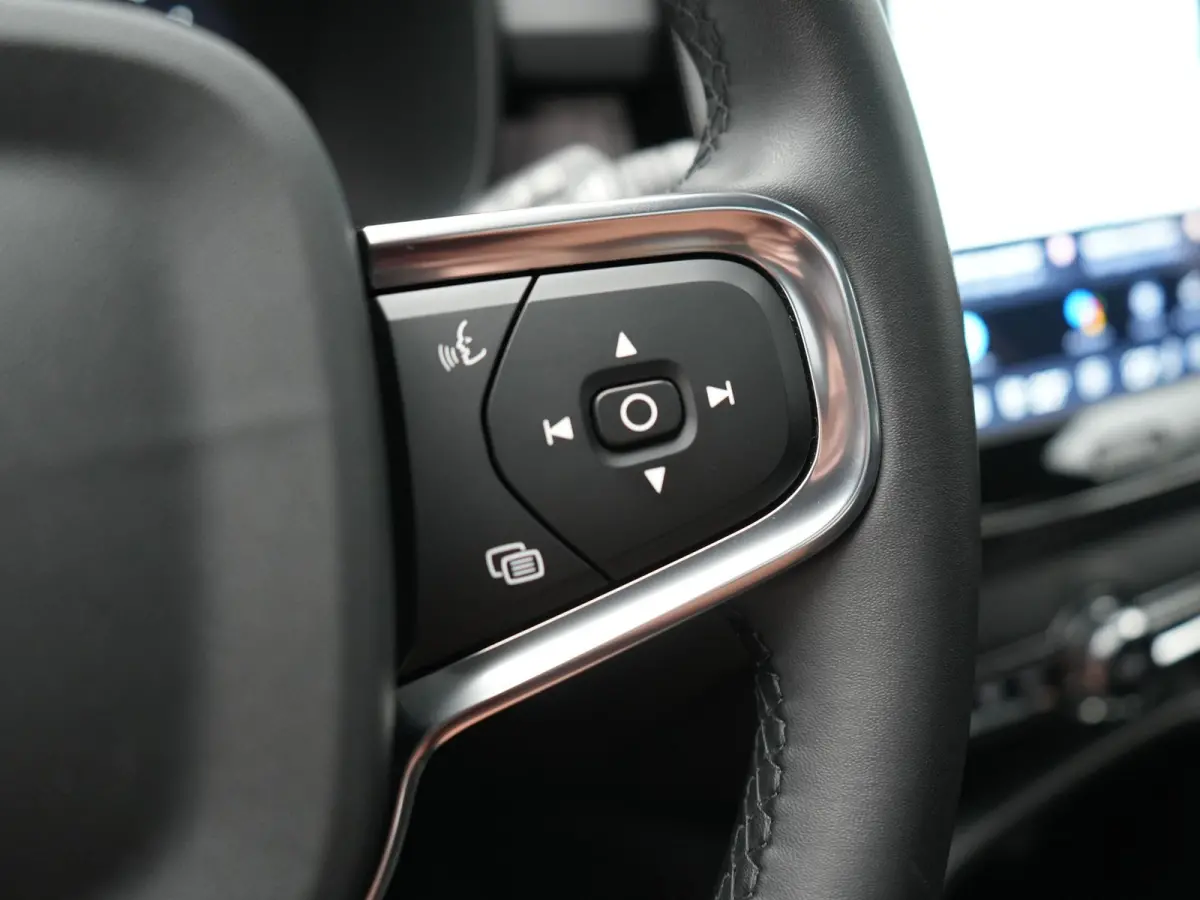 Ultimate 69 kWh 232pk Dealer O.H | Trekhaak Af Fabriek | Panodak | 360 Camera | Adaptive Cruise | Harman / Kardon | Alcantara Sportstoelen Memory & Verwarmd | BLIS | Keyless | Apple Carplay 
