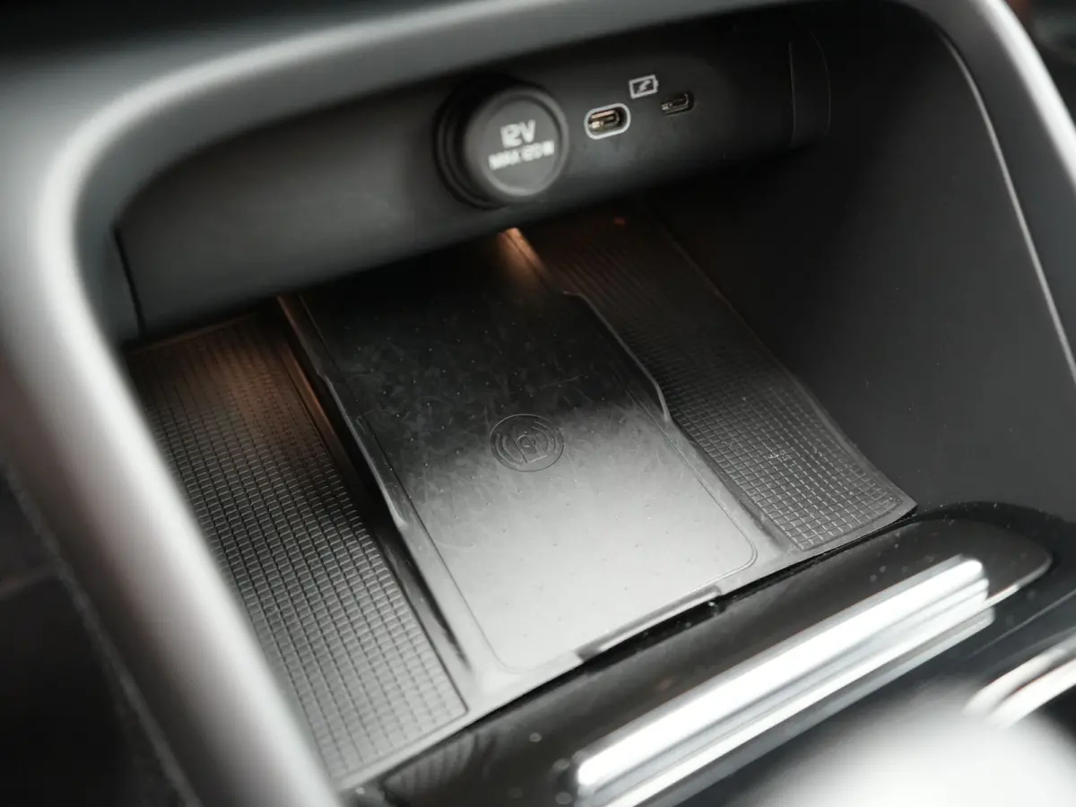 Ultimate 69 kWh 232pk Dealer O.H | Trekhaak Af Fabriek | Panodak | 360 Camera | Adaptive Cruise | Harman / Kardon | Alcantara Sportstoelen Memory & Verwarmd | BLIS | Keyless | Apple Carplay 