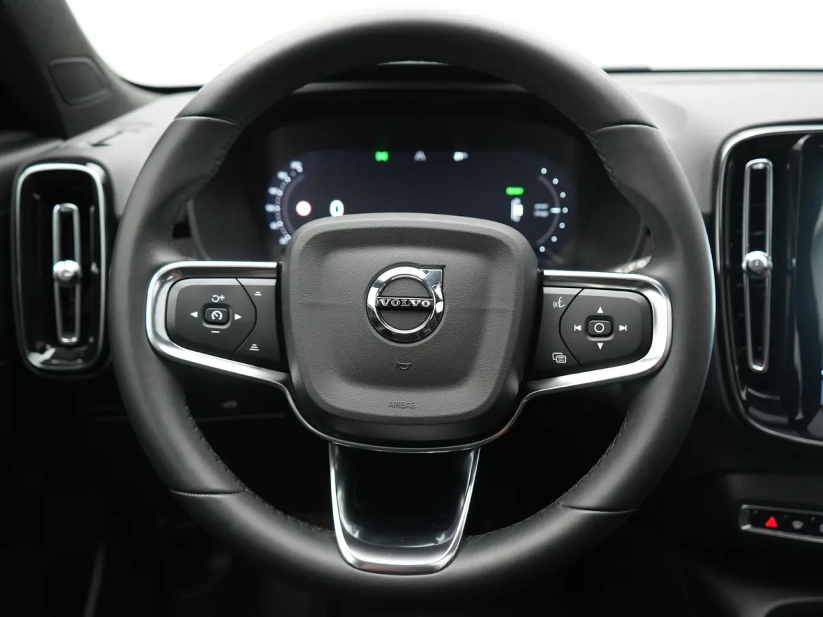 Ultimate 69 kWh 232pk Dealer O.H | Trekhaak Af Fabriek | Panodak | 360 Camera | Adaptive Cruise | Harman / Kardon | Alcantara Sportstoelen Memory & Verwarmd | BLIS | Keyless | Apple Carplay 