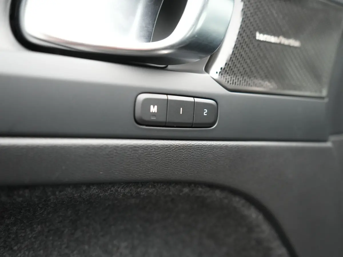 Ultimate 69 kWh 232pk Dealer O.H | Trekhaak Af Fabriek | Panodak | 360 Camera | Adaptive Cruise | Harman / Kardon | Alcantara Sportstoelen Memory & Verwarmd | BLIS | Keyless | Apple Carplay 