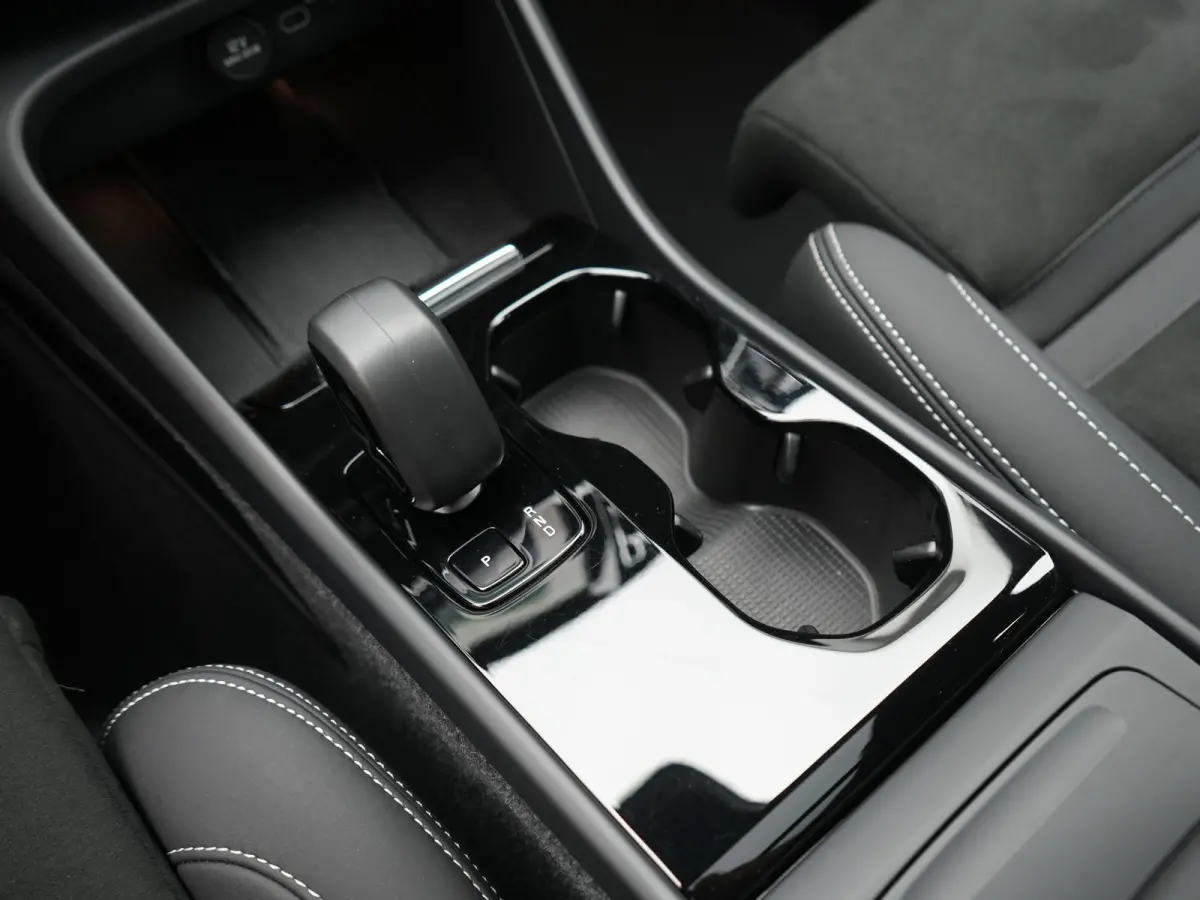 Ultimate 69 kWh 232pk Dealer O.H | Trekhaak Af Fabriek | Panodak | 360 Camera | Adaptive Cruise | Harman / Kardon | Alcantara Sportstoelen Memory & Verwarmd | BLIS | Keyless | Apple Carplay 