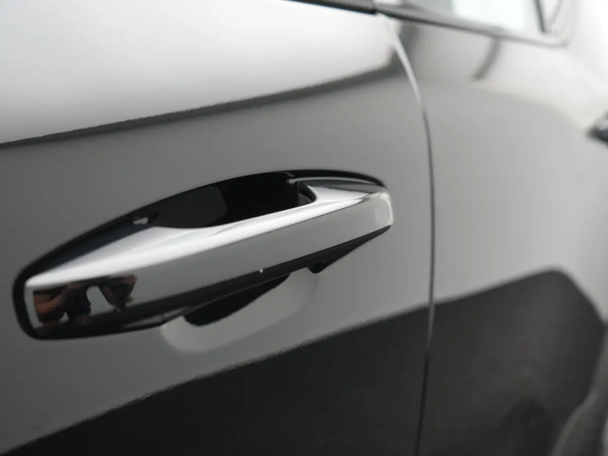 Ultimate 69 kWh 232pk Dealer O.H | Trekhaak Af Fabriek | Panodak | 360 Camera | Adaptive Cruise | Harman / Kardon | Alcantara Sportstoelen Memory & Verwarmd | BLIS | Keyless | Apple Carplay 