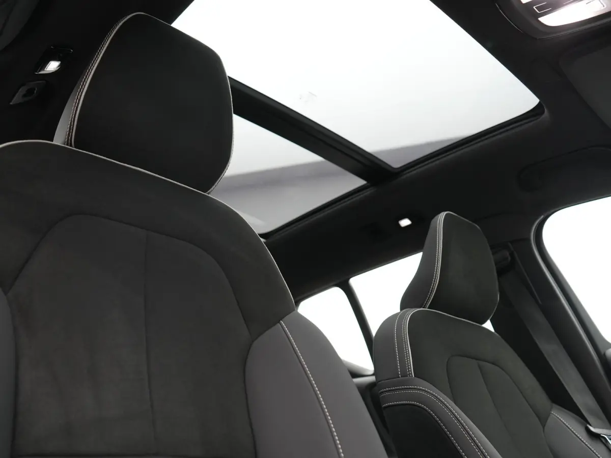 Ultimate 69 kWh 232pk Dealer O.H | Trekhaak Af Fabriek | Panodak | 360 Camera | Adaptive Cruise | Harman / Kardon | Alcantara Sportstoelen Memory & Verwarmd | BLIS | Keyless | Apple Carplay 