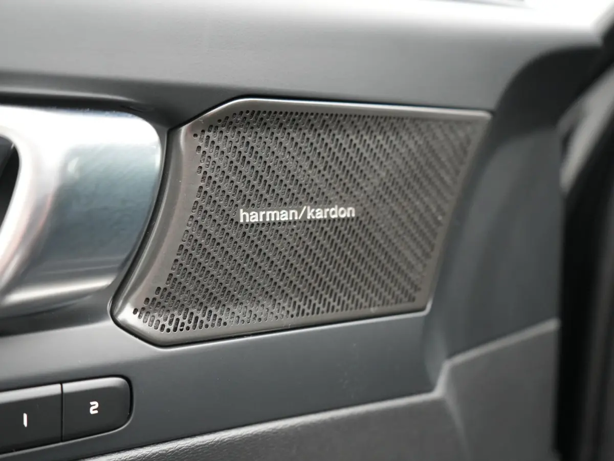 Ultimate 69 kWh 232pk Dealer O.H | Trekhaak Af Fabriek | Panodak | 360 Camera | Adaptive Cruise | Harman / Kardon | Alcantara Sportstoelen Memory & Verwarmd | BLIS | Keyless | Apple Carplay 