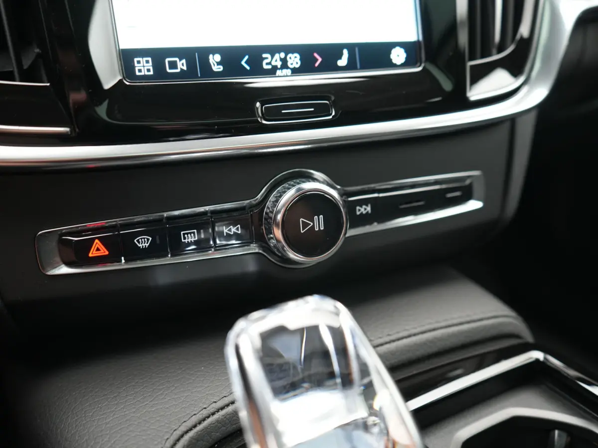T6 AWD Inscription PHEV 350pk Dealer O.H | Panodak | Adaptive Cruise | Camera | Harman / Kardon | Lederen Sportstoelen Memory & Verwarmd | Apple Carplay | BLIS | Keyless | Pilot Assist | Goo