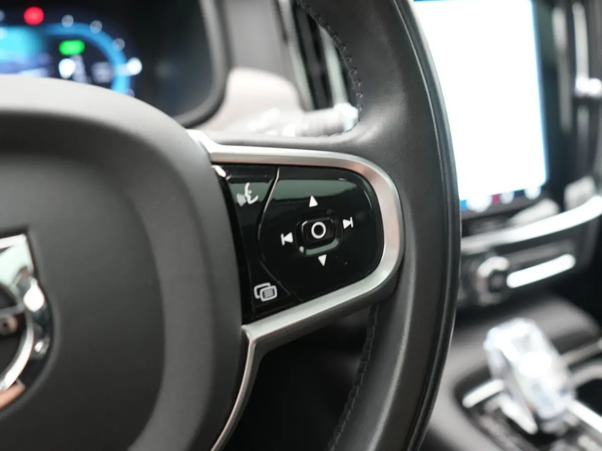 T6 AWD Inscription PHEV 350pk Dealer O.H | Panodak | Adaptive Cruise | Camera | Harman / Kardon | Lederen Sportstoelen Memory & Verwarmd | Apple Carplay | BLIS | Keyless | Pilot Assist | Goo
