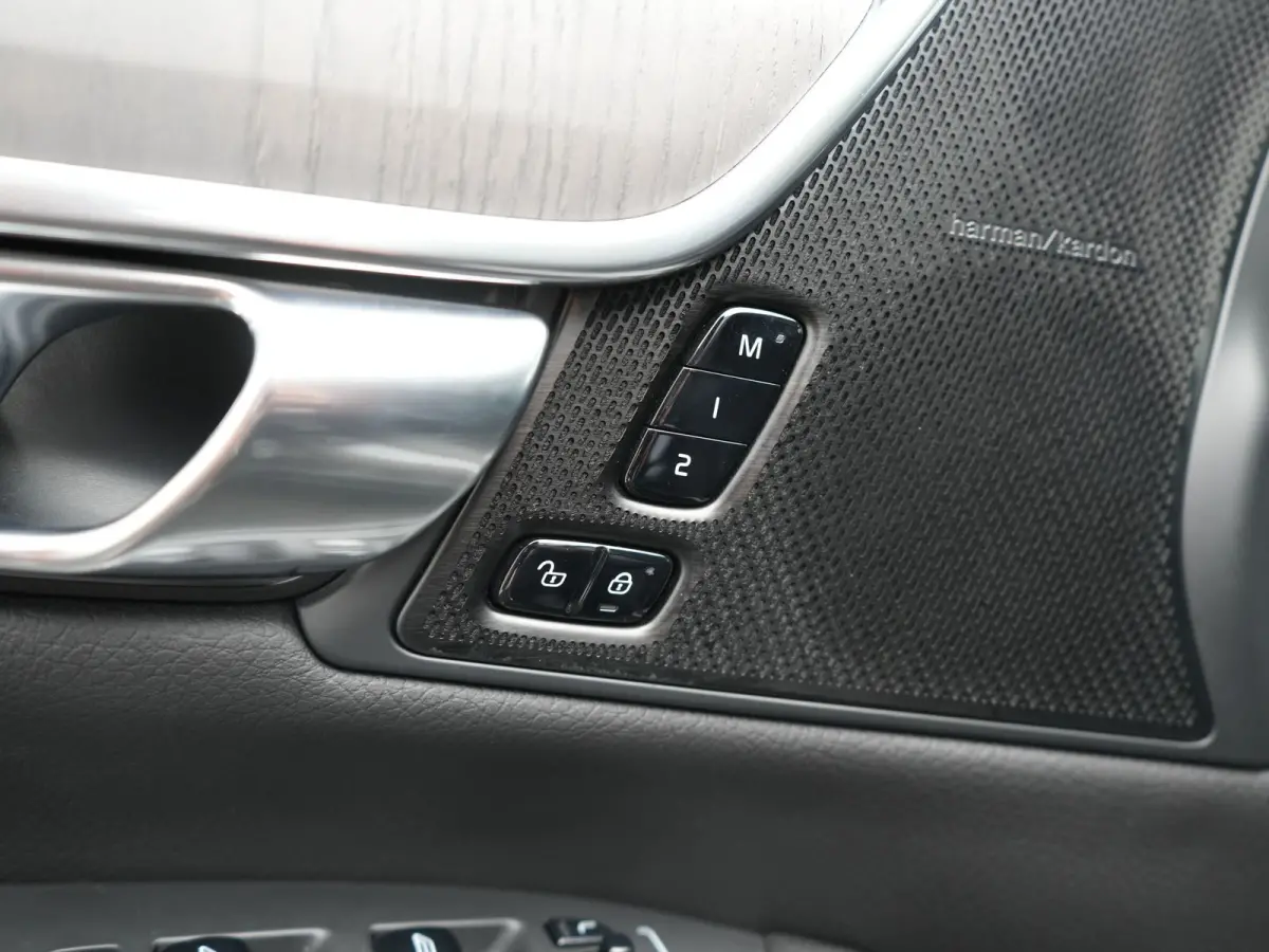 T6 AWD Inscription PHEV 350pk Dealer O.H | Panodak | Adaptive Cruise | Camera | Harman / Kardon | Lederen Sportstoelen Memory & Verwarmd | Apple Carplay | BLIS | Keyless | Pilot Assist | Goo