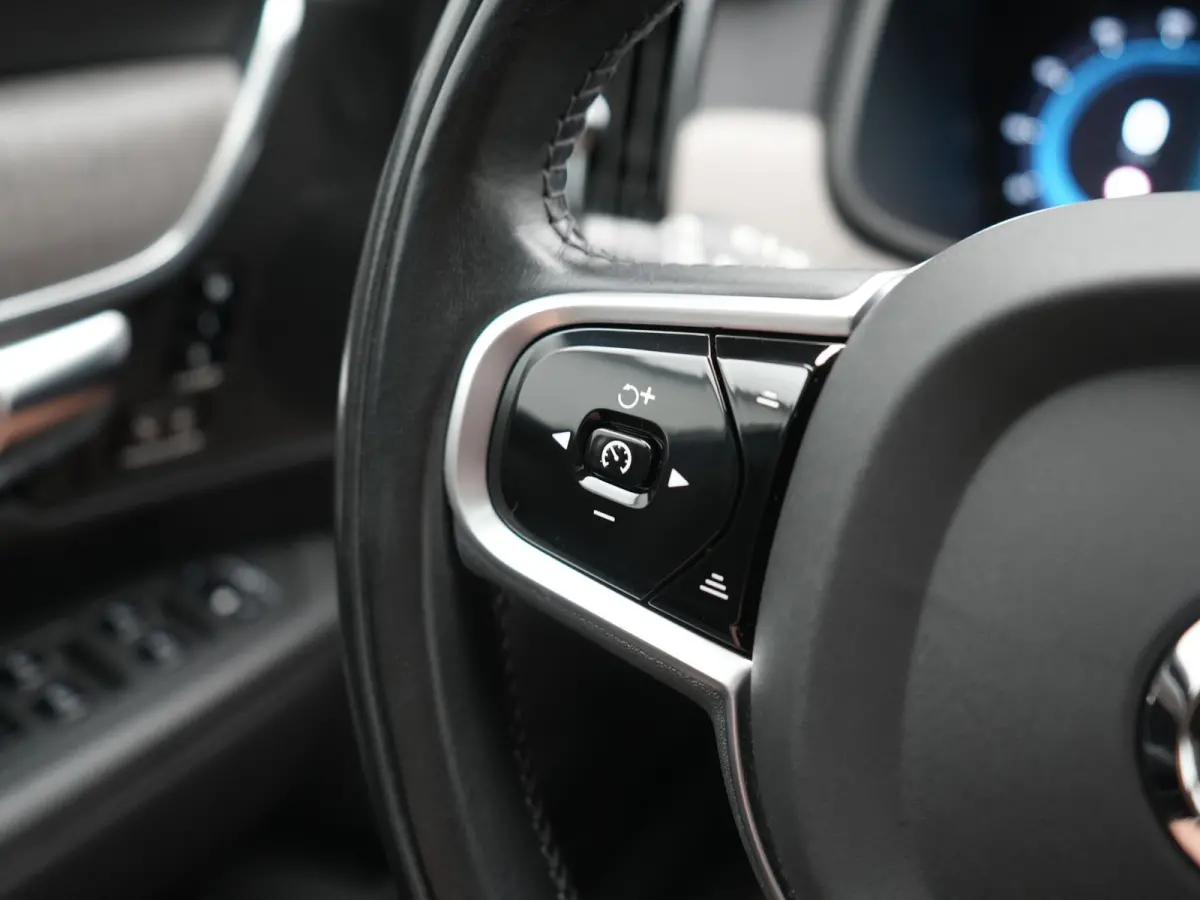 T6 AWD Inscription PHEV 350pk Dealer O.H | Panodak | Adaptive Cruise | Camera | Harman / Kardon | Lederen Sportstoelen Memory & Verwarmd | Apple Carplay | BLIS | Keyless | Pilot Assist | Goo