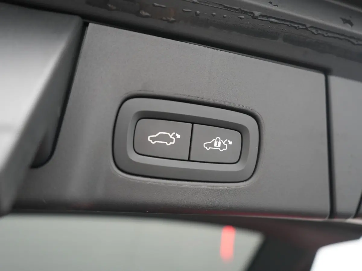 T6 AWD Inscription PHEV 350pk Dealer O.H | Panodak | Adaptive Cruise | Camera | Harman / Kardon | Lederen Sportstoelen Memory & Verwarmd | Apple Carplay | BLIS | Keyless | Pilot Assist | Goo