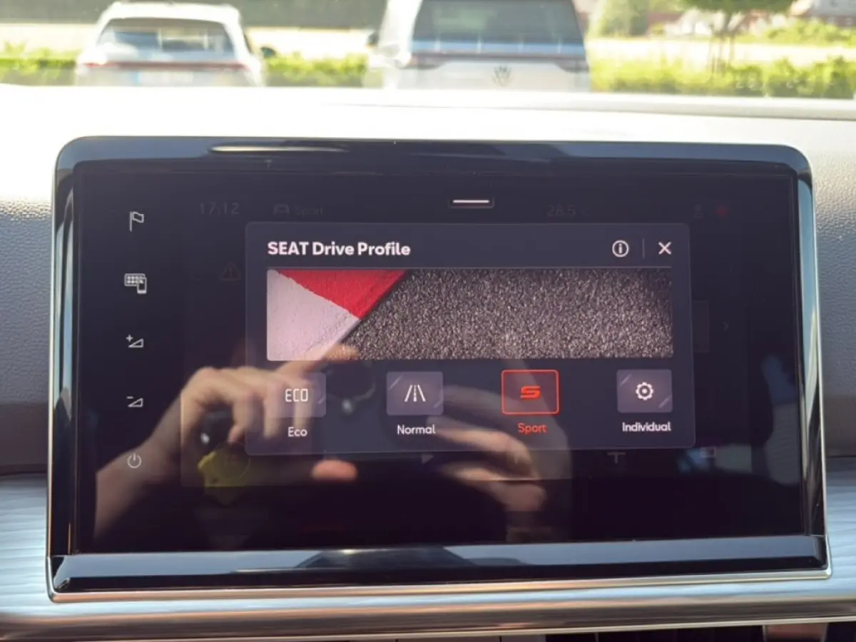 2.0 TDI DSG XPERIENCE TREKHAAK/PANO-DAK/CAMERA/ELEK-KLEP/STOELVERW