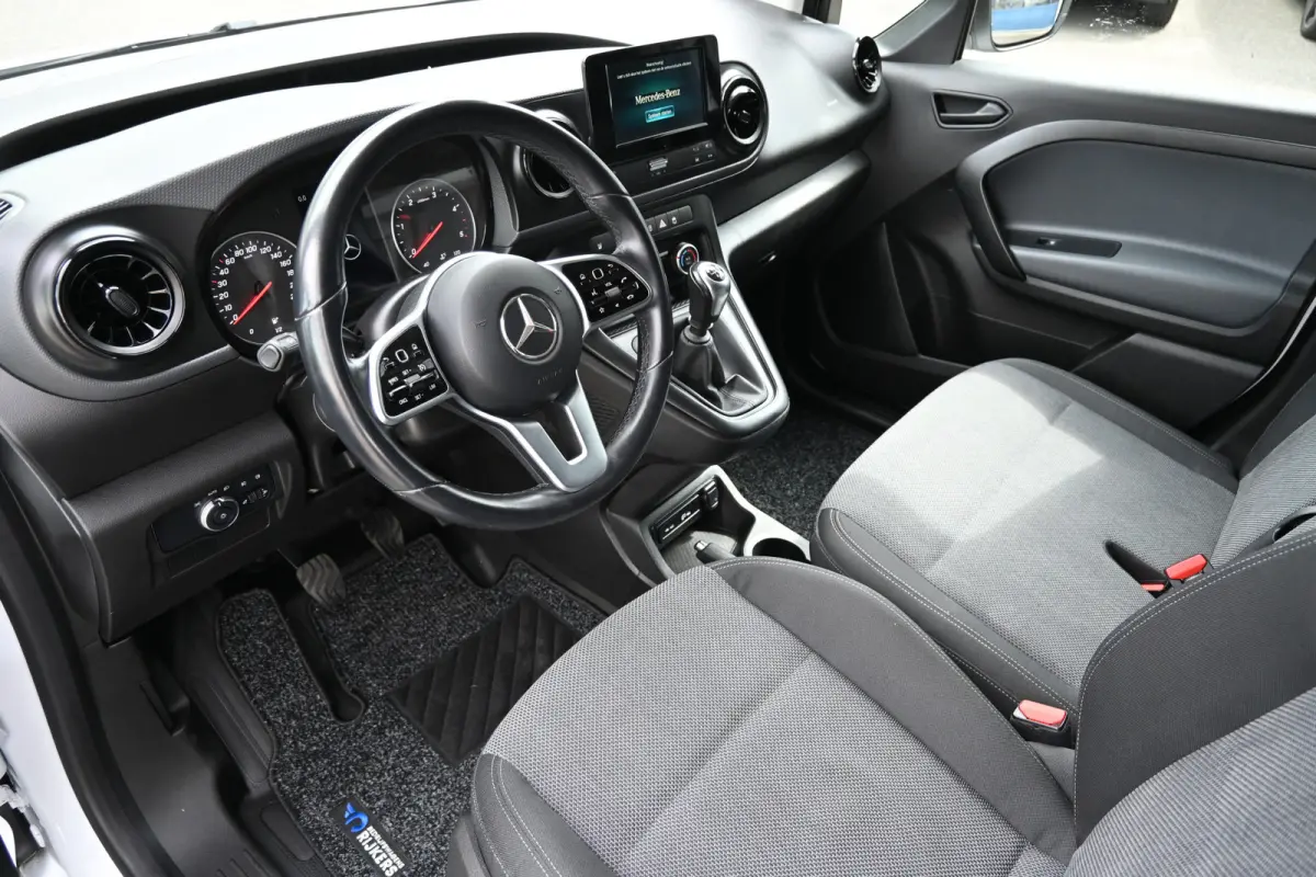 110 CDI L1 Pro 3-Zits, Apple Carplay/Android Auto, Stoelverwarming