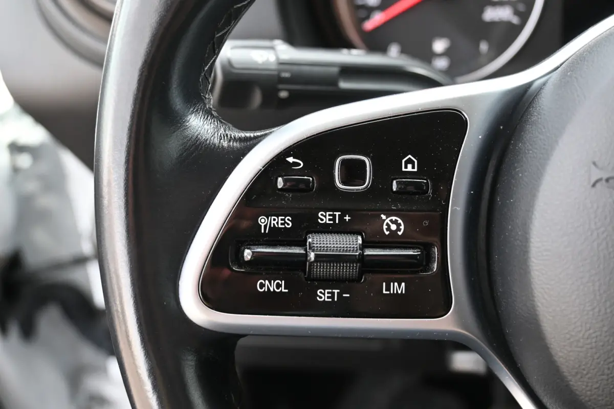 110 CDI L1 Pro 3-Zits, Apple Carplay/Android Auto, Stoelverwarming