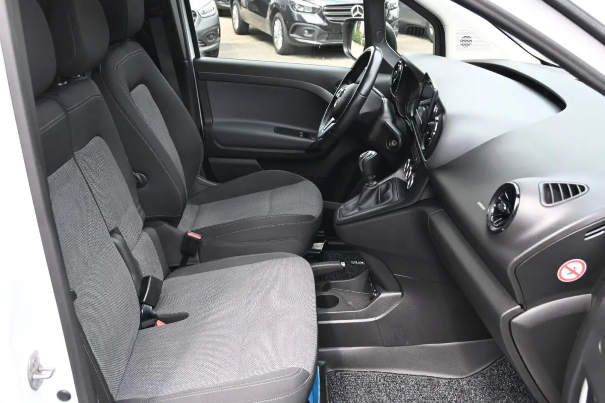 110 CDI L1 Pro 3-Zits, Apple Carplay/Android Auto, Stoelverwarming