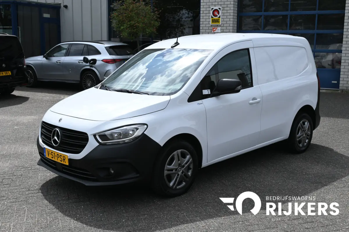 110 CDI L1 Pro 3-Zits, Apple Carplay/Android Auto, Stoelverwarming
