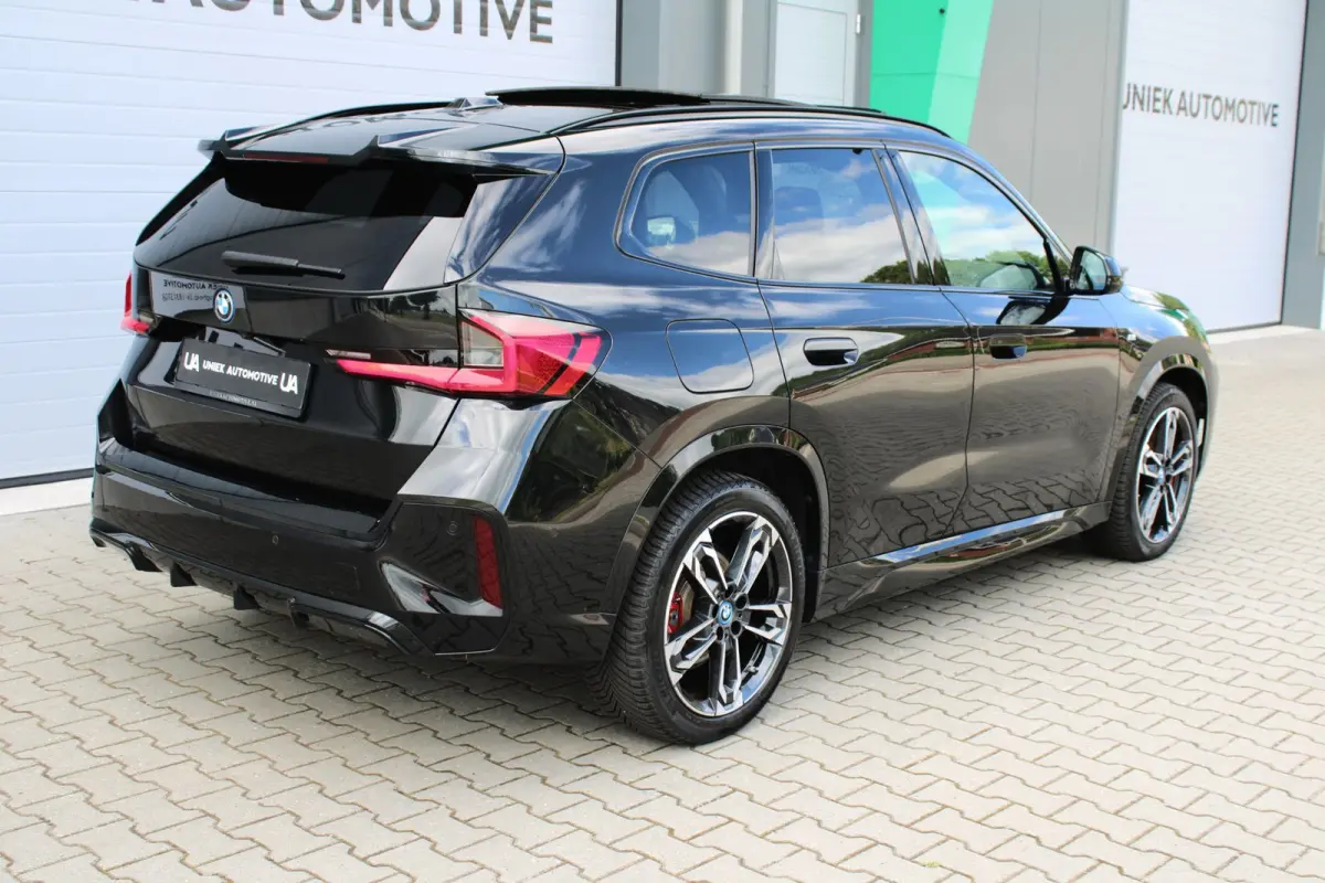 XDRIVE 30e M SPORT PRO | PANO | TREKHAAK | HARMAN KARDON | HEAD UP | 360 CAMERA | 19"| CARPLAY | SFEERVERLICHTING | ACC |