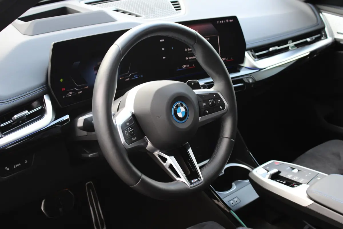 XDRIVE 30e M SPORT PRO | PANO | TREKHAAK | HARMAN KARDON | HEAD UP | 360 CAMERA | 19"| CARPLAY | SFEERVERLICHTING | ACC |