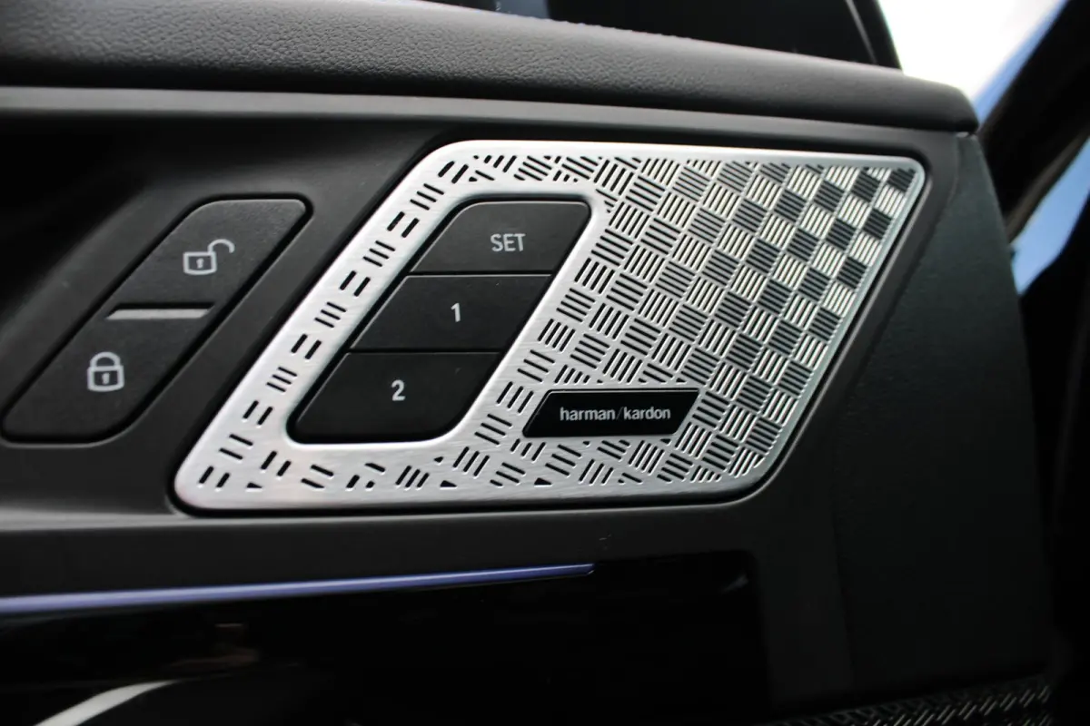XDRIVE 30e M SPORT PRO | PANO | TREKHAAK | HARMAN KARDON | HEAD UP | 360 CAMERA | 19"| CARPLAY | SFEERVERLICHTING | ACC |