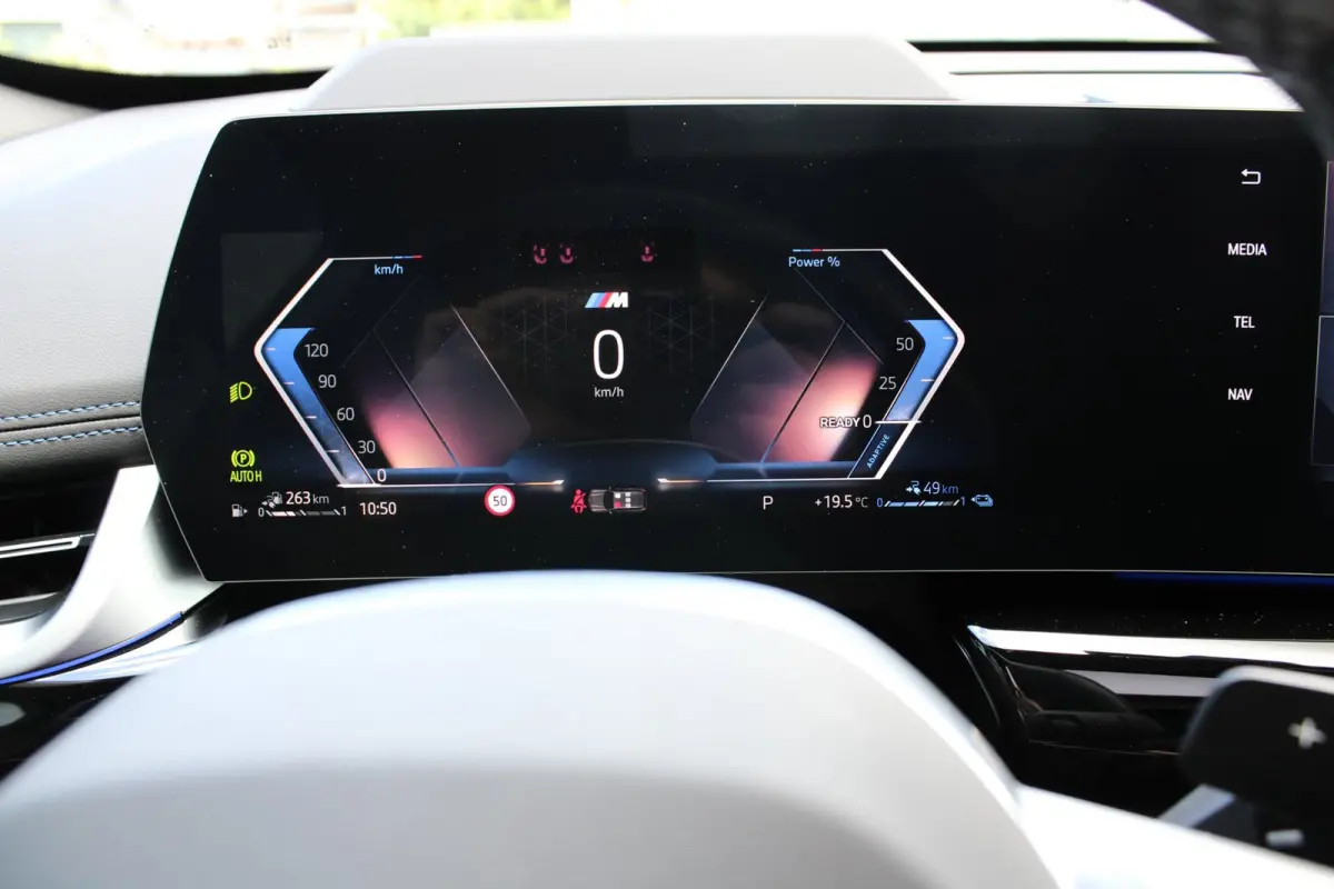 XDRIVE 30e M SPORT PRO | PANO | TREKHAAK | HARMAN KARDON | HEAD UP | 360 CAMERA | 19"| CARPLAY | SFEERVERLICHTING | ACC |