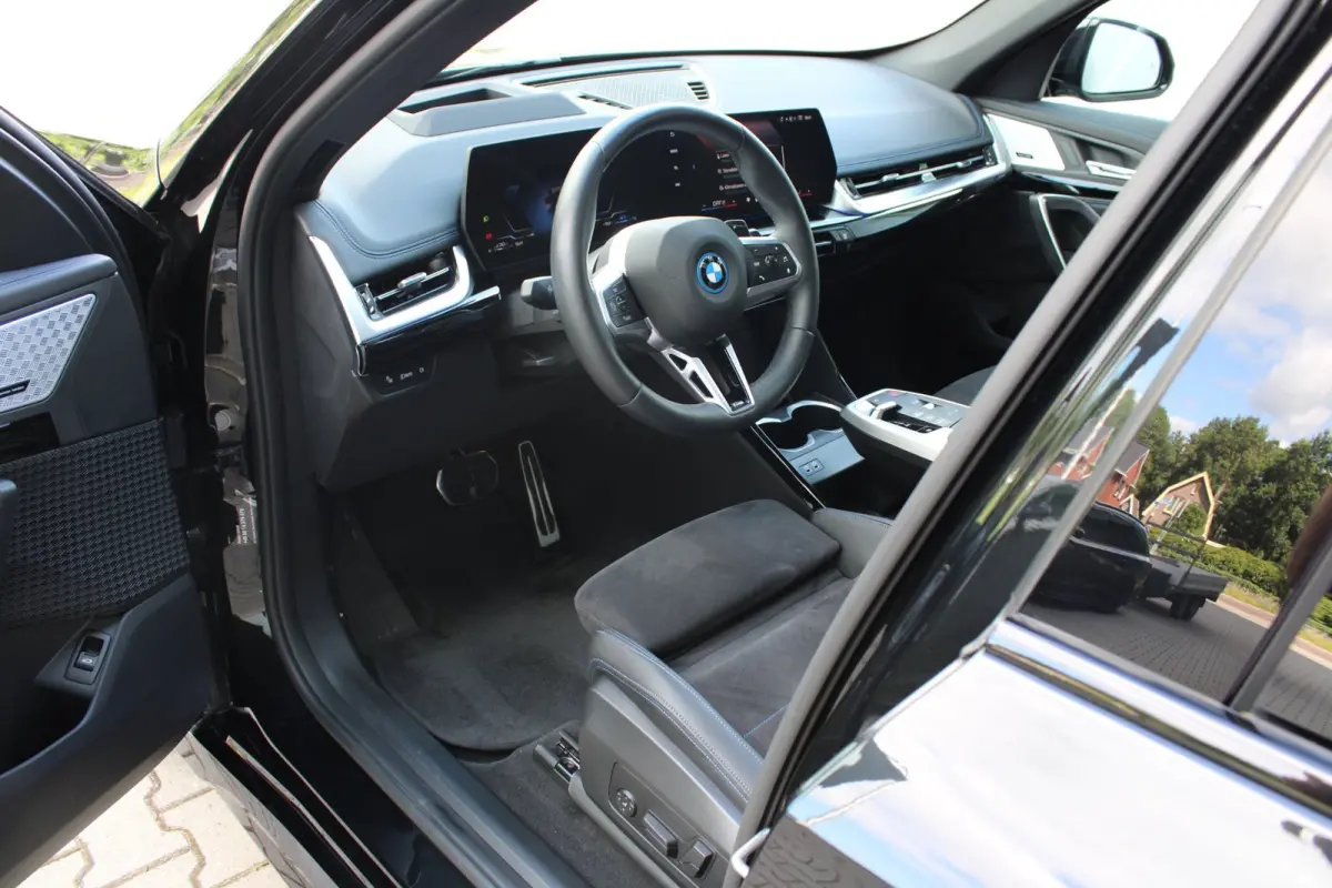 XDRIVE 30e M SPORT PRO | PANO | TREKHAAK | HARMAN KARDON | HEAD UP | 360 CAMERA | 19"| CARPLAY | SFEERVERLICHTING | ACC |