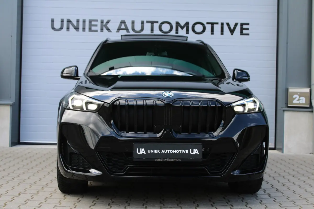 XDRIVE 30e M SPORT PRO | PANO | TREKHAAK | HARMAN KARDON | HEAD UP | 360 CAMERA | 19"| CARPLAY | SFEERVERLICHTING | ACC |