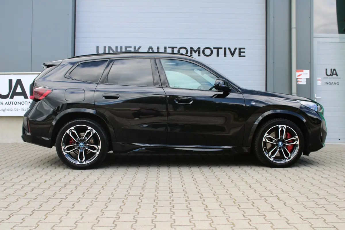 XDRIVE 30e M SPORT PRO | PANO | TREKHAAK | HARMAN KARDON | HEAD UP | 360 CAMERA | 19"| CARPLAY | SFEERVERLICHTING | ACC |