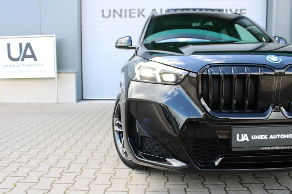 XDRIVE 30e M SPORT PRO | PANO | TREKHAAK | HARMAN KARDON | HEAD UP | 360 CAMERA | 19"| CARPLAY | SFEERVERLICHTING | ACC |