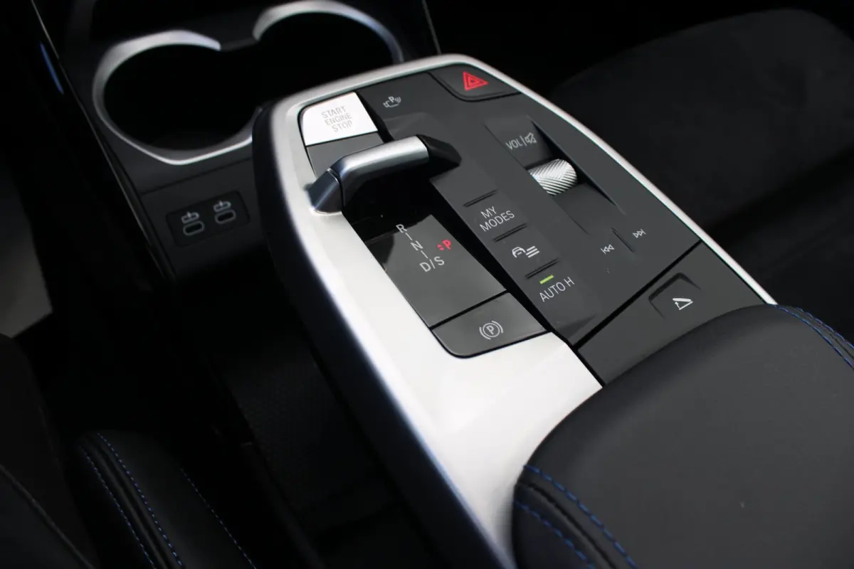 XDRIVE 30e M SPORT PRO | PANO | TREKHAAK | HARMAN KARDON | HEAD UP | 360 CAMERA | 19"| CARPLAY | SFEERVERLICHTING | ACC |