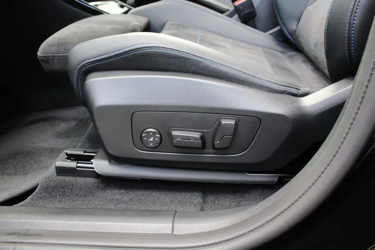 XDRIVE 30e M SPORT PRO | PANO | TREKHAAK | HARMAN KARDON | HEAD UP | 360 CAMERA | 19"| CARPLAY | SFEERVERLICHTING | ACC |